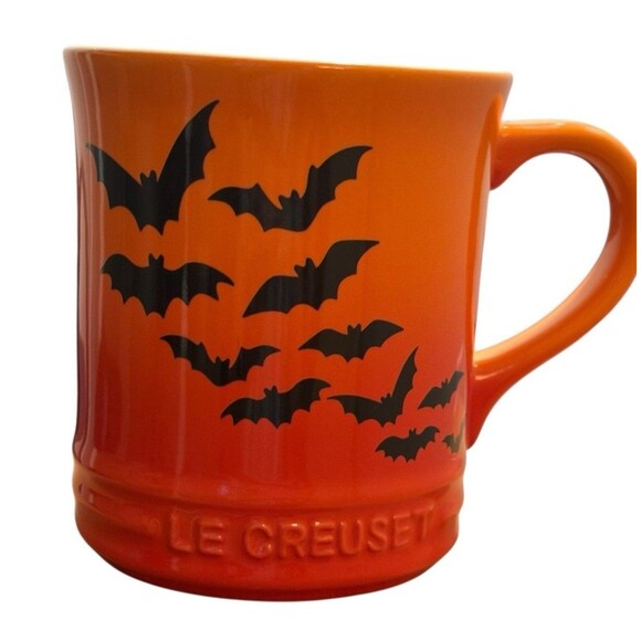 Le Creuset Mug Flame Orange Black Bats 14 Oz NWOT Ombré Summerween Halloween - Picture 1 of 9